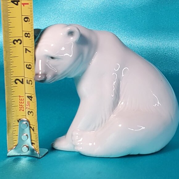 Lladro Small Sitting Polar Bear Figurine - Picture 7 of 8